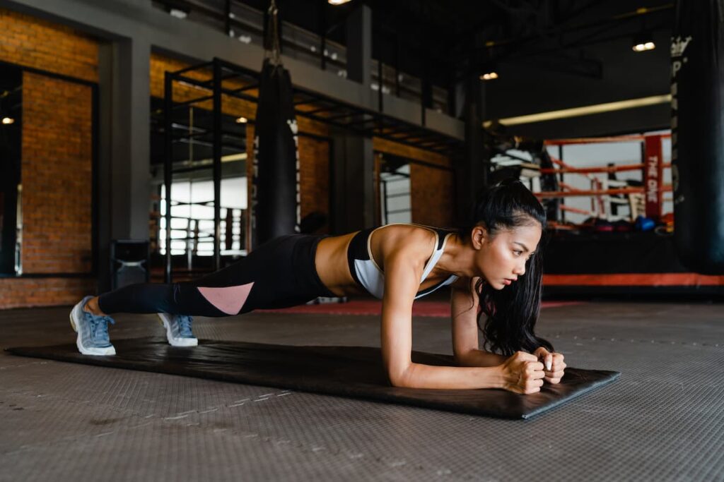 Plank esercizi schiena palestra